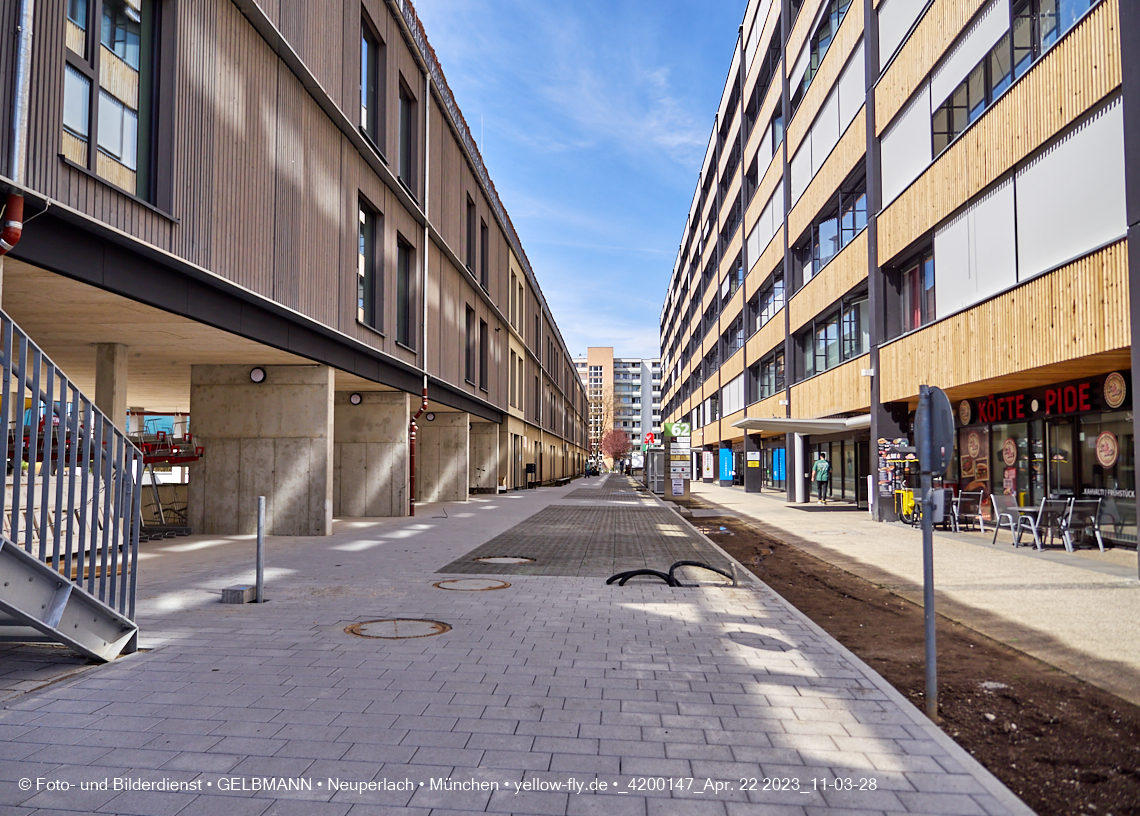 22.04.2023 - Baustelle Montessori Schule im Plettzentrum in Neuperlach